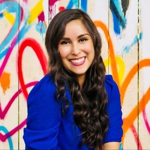 Meet your Posher, Adriana